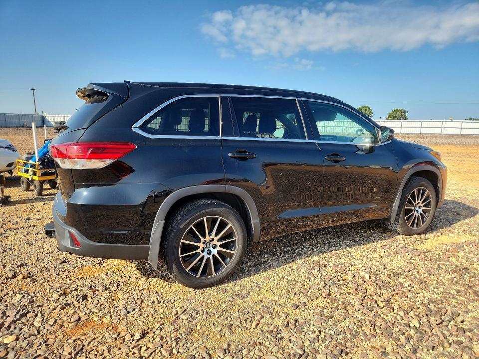 2017 TOYOTA HIGHLANDER SE — Фото 3 из 13