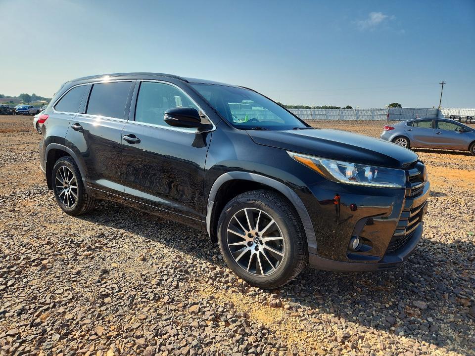 2017 TOYOTA HIGHLANDER SE — Фото 4 из 13