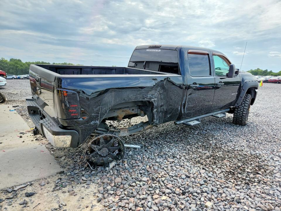 2014 CHEVROLET SILVERADO K3500 LTZ — Фото 3 из 12
