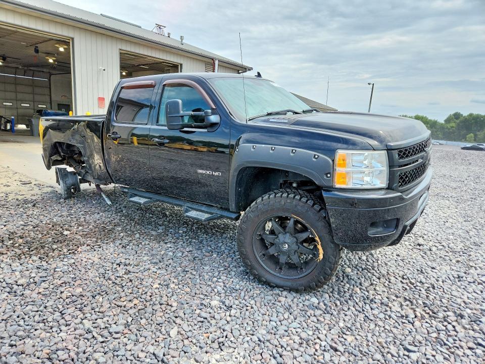 2014 CHEVROLET SILVERADO K3500 LTZ — Фото 4 из 12