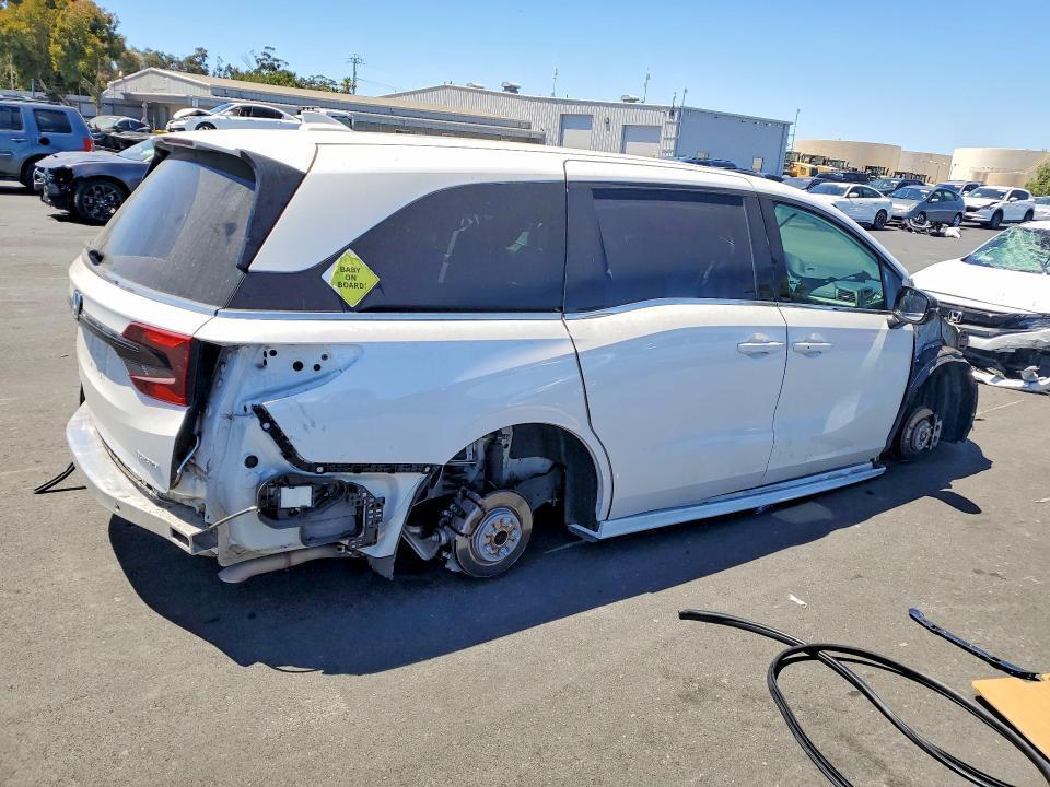 5FNRL6H72PB065009 2023 HONDA ODYSSEY photo no. 3