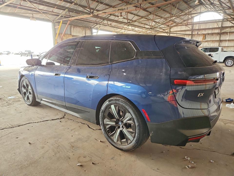 2022 BMW IX XDRIVE50 — Фото 2 из 13