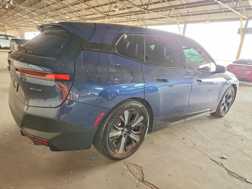 2022 BMW IX XDRIVE50 — Фото 3 из 13