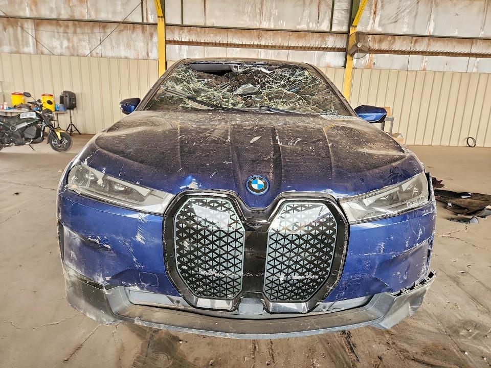2022 BMW IX XDRIVE50 — Фото 5 из 13
