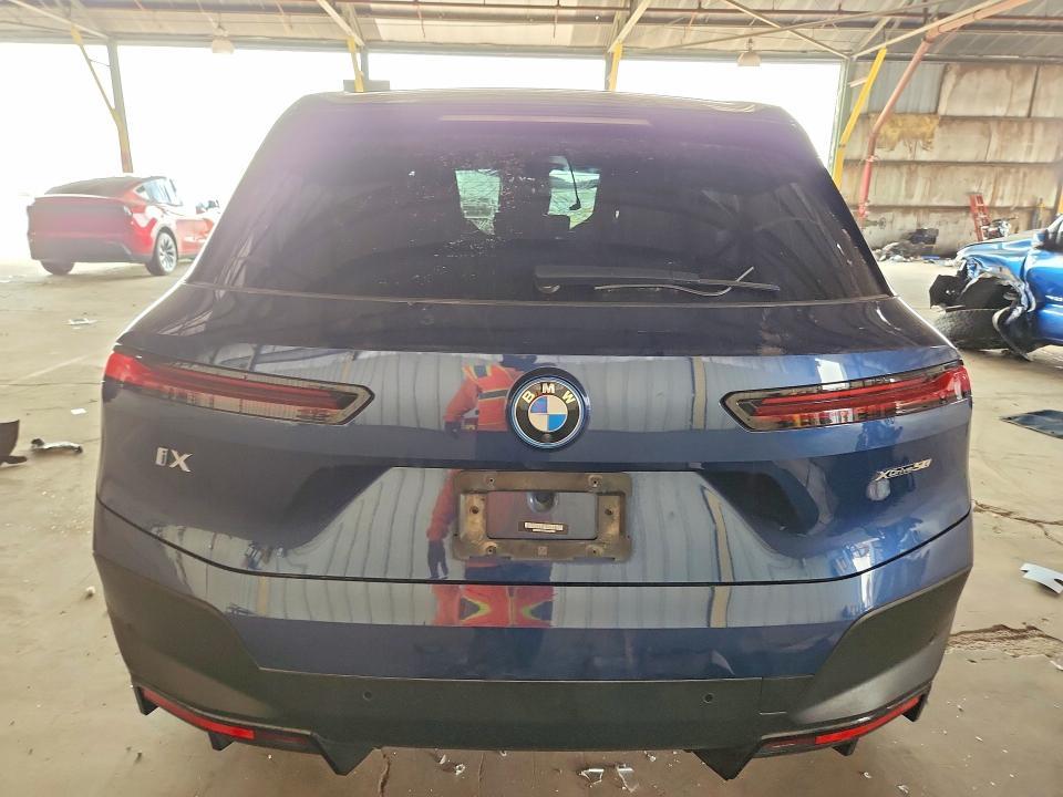 2022 BMW IX XDRIVE50 — Фото 6 из 13