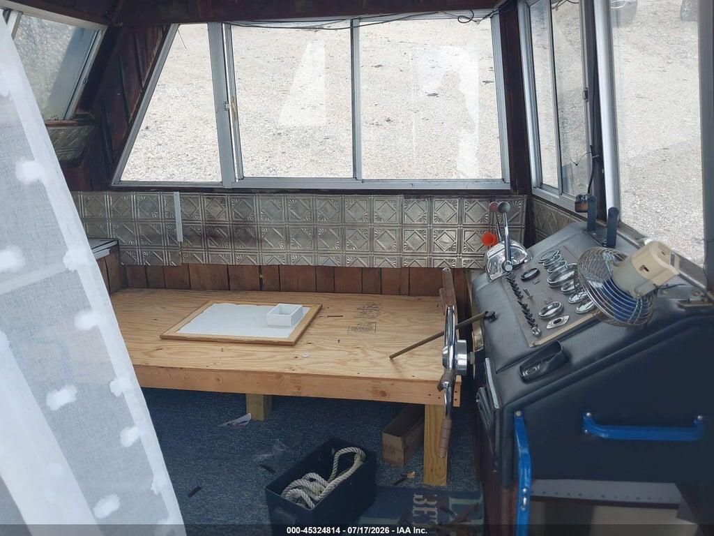 00000NAT343920573 1973 NAUTALINE HOUSE BOAT photo no. 5
