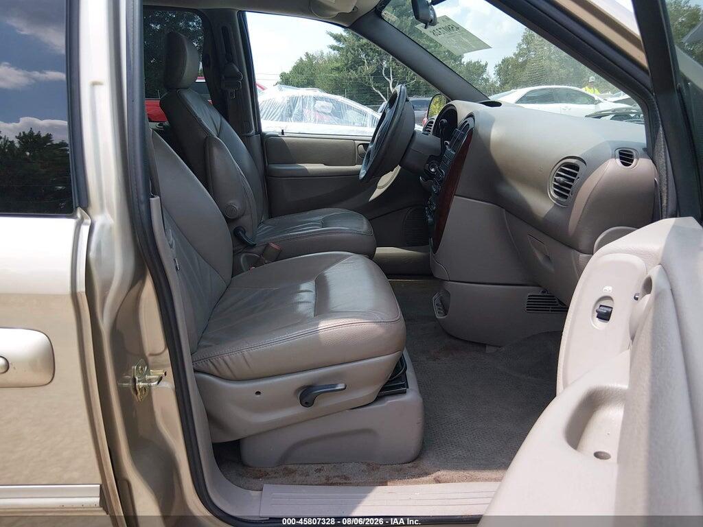 2C4GP74L93R163280 2003 CHRYSLER TOWN & COUNTRY photo no. 5