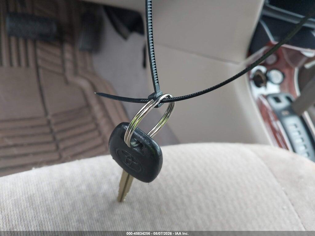 2T1BR32E15C476084 2005 TOYOTA COROLLA photo no. 11