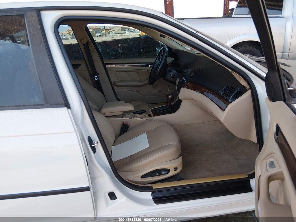 WBAEV33425KW18923 2005 BMW 325I photo no. 5