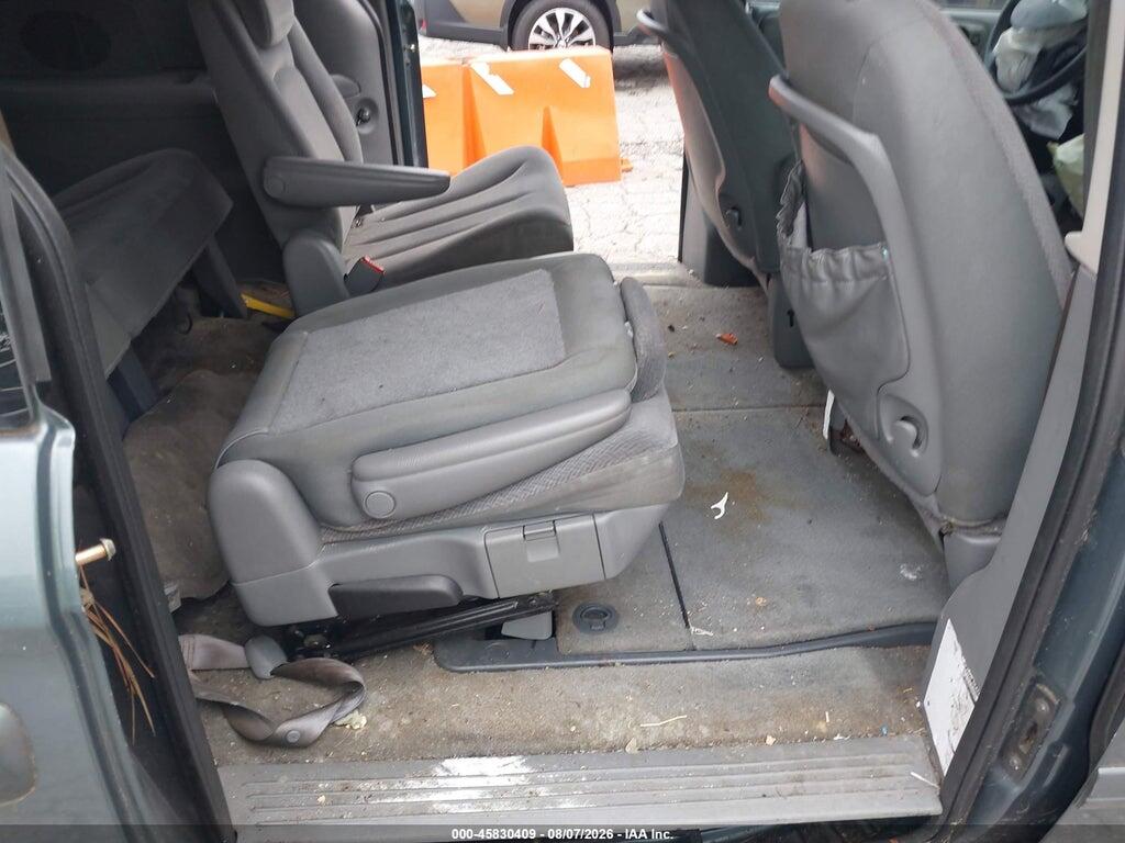 2C4GP44R85R472079 2005 CHRYSLER TOWN & COUNTRY photo no. 8