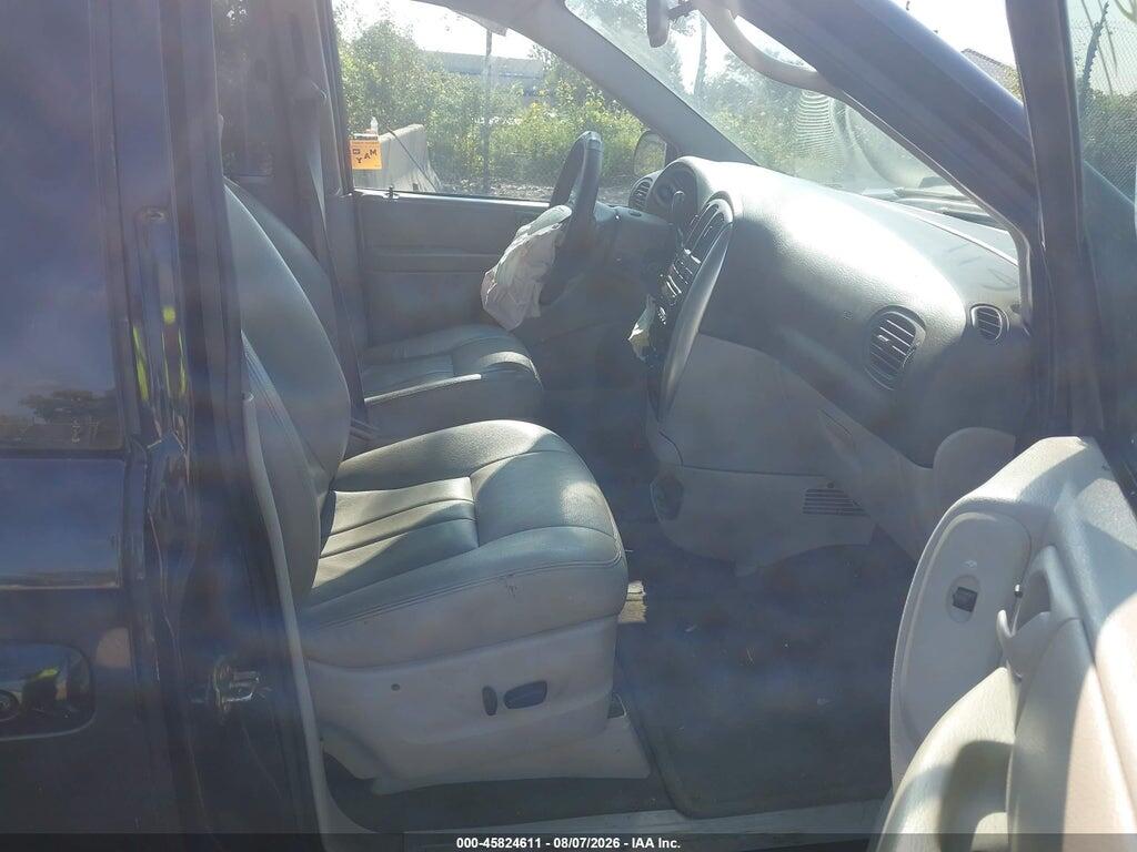 2C4GP54L25R233208 2005 CHRYSLER TOWN & COUNTRY photo no. 5
