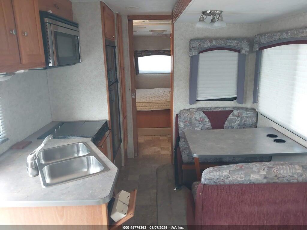 1GBE5U1E15F505806 2005 CHEVROLET C5500 photo no. 8
