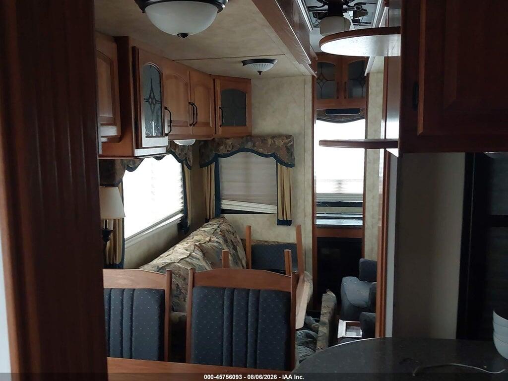 4YDF36625A4700696 2010 KEYSTONE MONTANA HICKORY SERIES photo no. 5