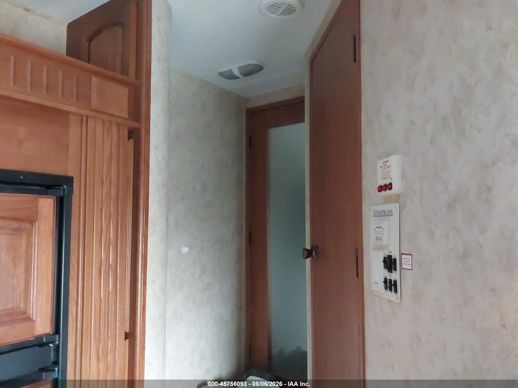 4YDF36625A4700696 2010 KEYSTONE MONTANA HICKORY SERIES photo no. 8