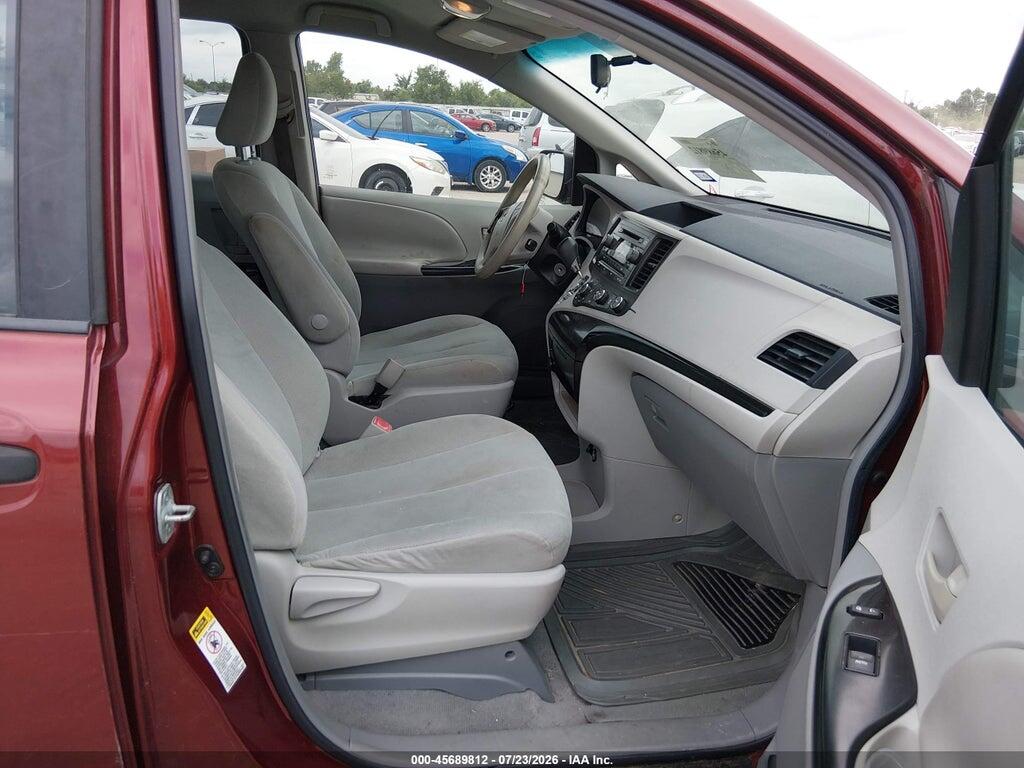 5TDKA3DC7BS004753 2011 TOYOTA SIENNA photo no. 5