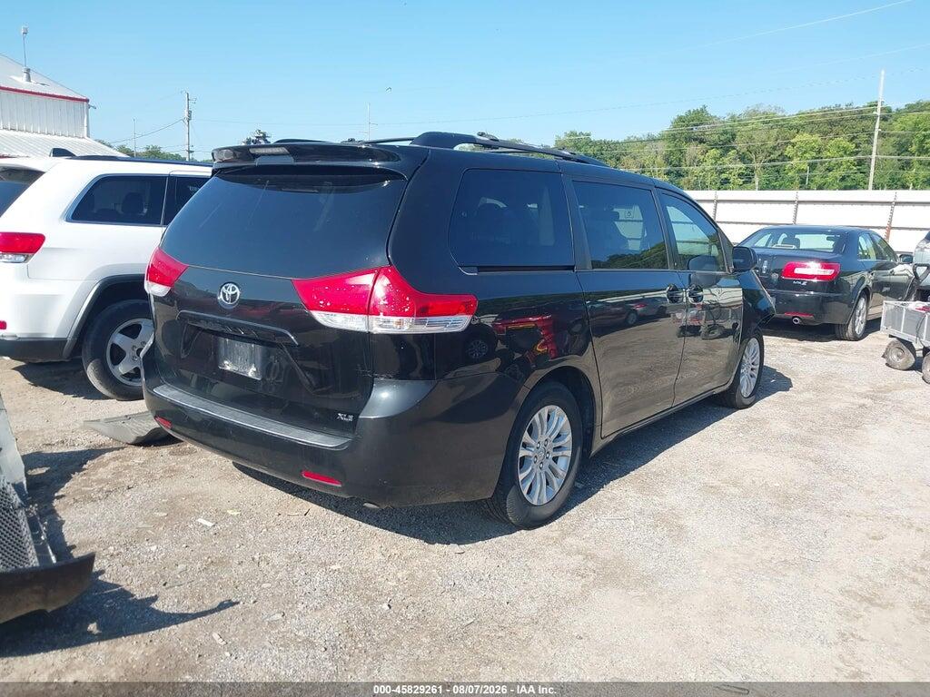 5TDYK3DC3BS021248 2011 TOYOTA SIENNA photo no. 4
