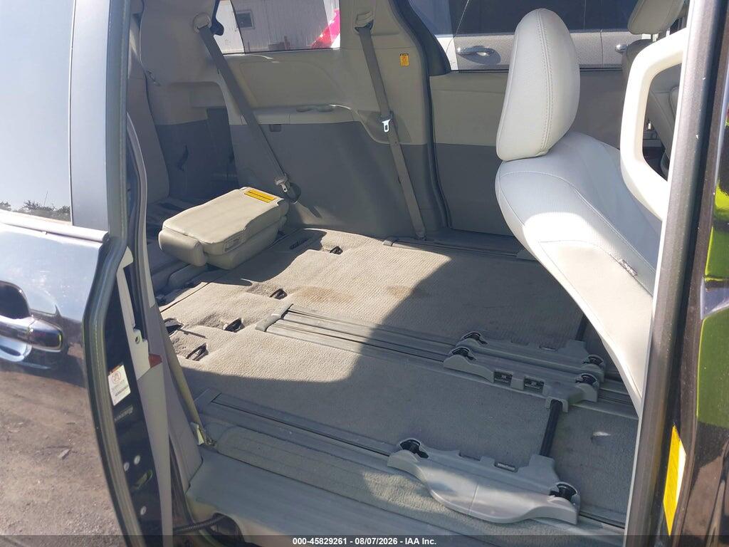 5TDYK3DC3BS021248 2011 TOYOTA SIENNA photo no. 8