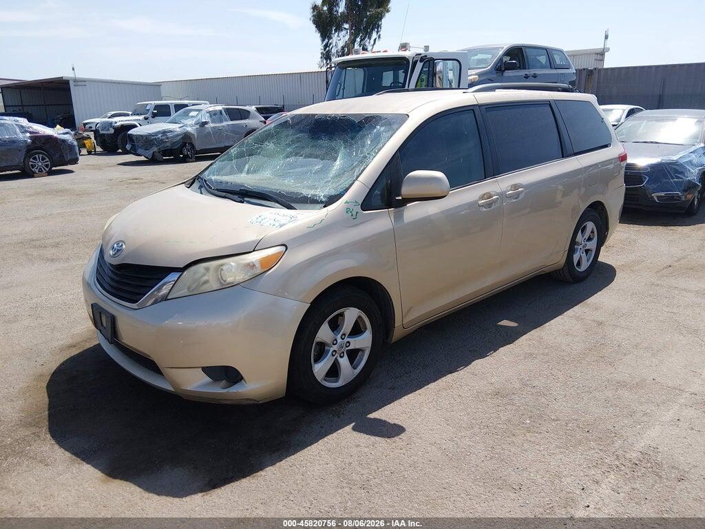 5TDKK3DC2BS124280 2011 TOYOTA SIENNA photo no. 2