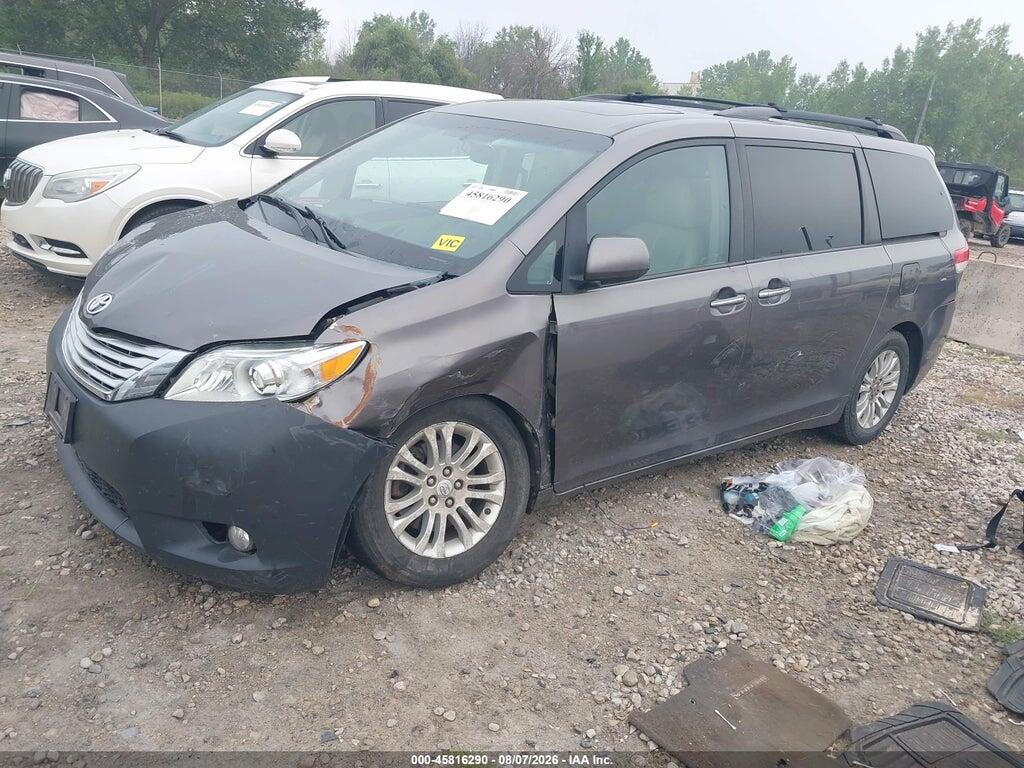 5TDYK3DC3BS021072 2011 TOYOTA SIENNA photo no. 2