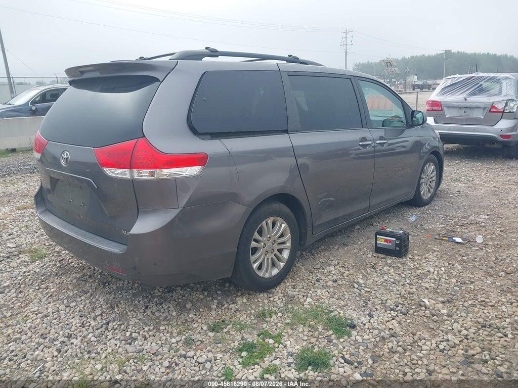 5TDYK3DC3BS021072 2011 TOYOTA SIENNA photo no. 4