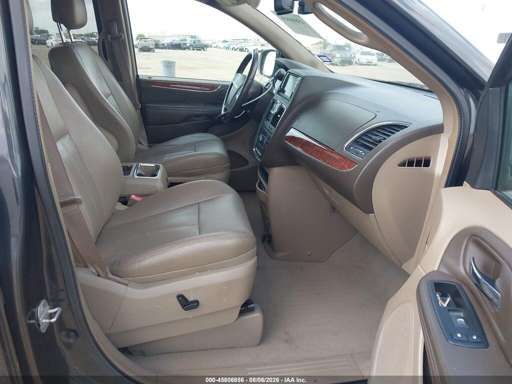 2A4RR8DG5BR713093 2011 CHRYSLER TOWN & COUNTRY photo no. 5