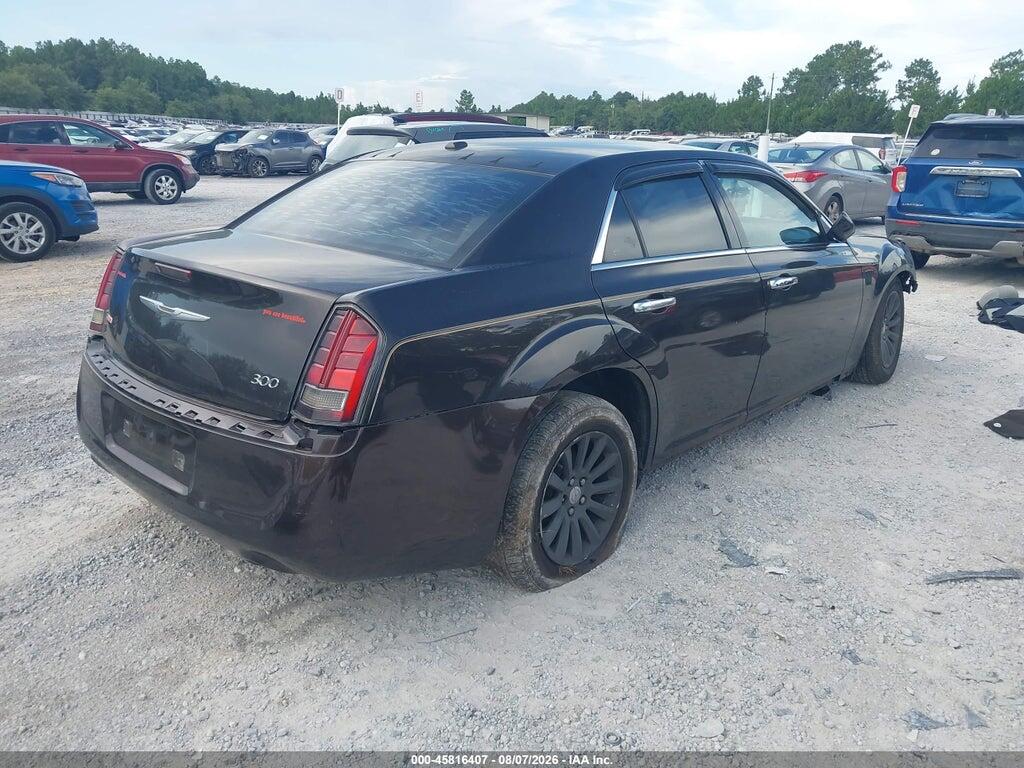 2C3CCAAG1DH572903 2013 CHRYSLER 300 photo no. 4