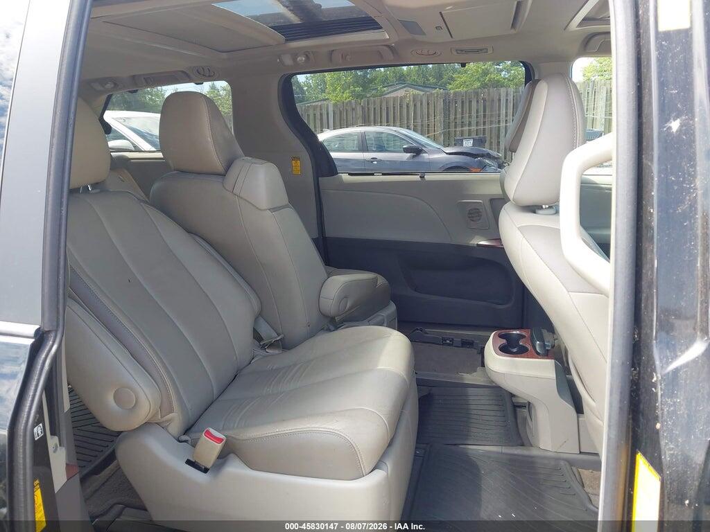 5TDDK3DC6ES081964 2014 TOYOTA SIENNA photo no. 8