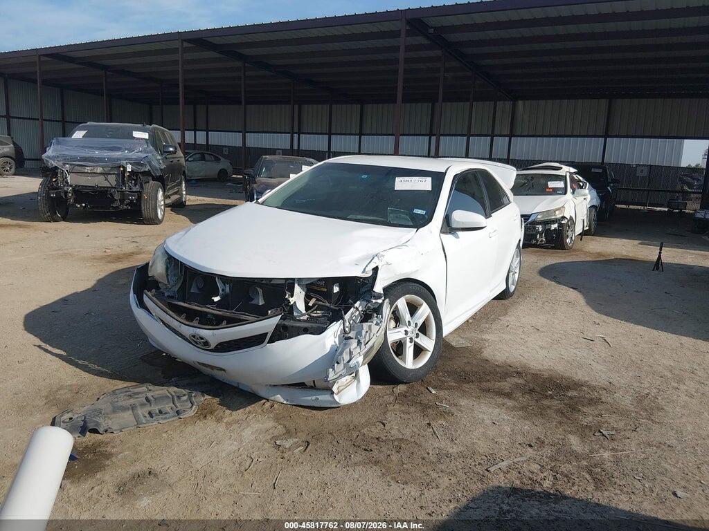 4T1BF1FK2EU459323 2014 TOYOTA CAMRY photo no. 2