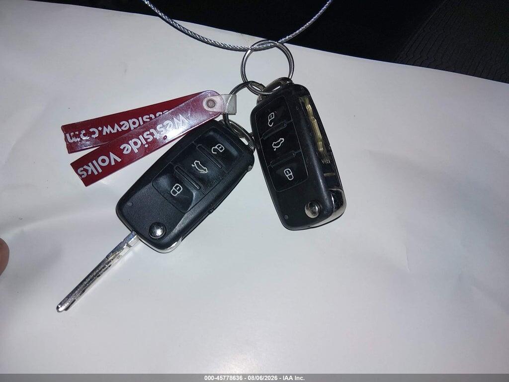 3VWFP7AT2EM625573 2014 VOLKSWAGEN BEETLE photo no. 11