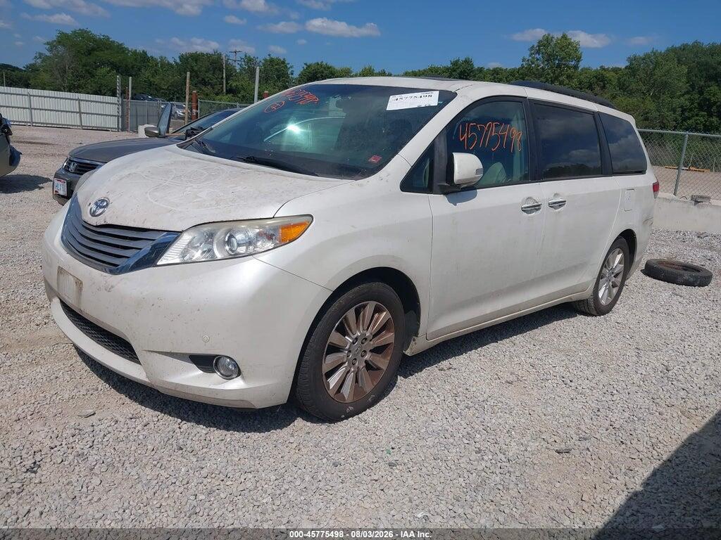 5TDYK3DC8ES425313 2014 TOYOTA SIENNA photo no. 2