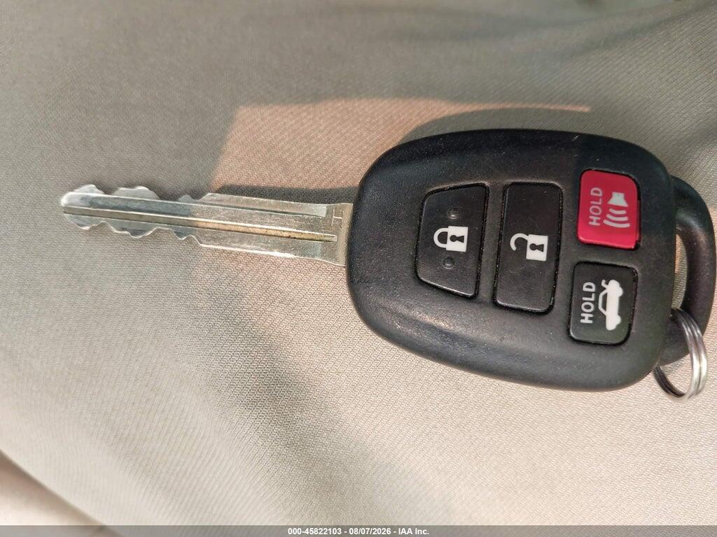 2T1BURHE7FC320562 2015 TOYOTA COROLLA photo no. 11