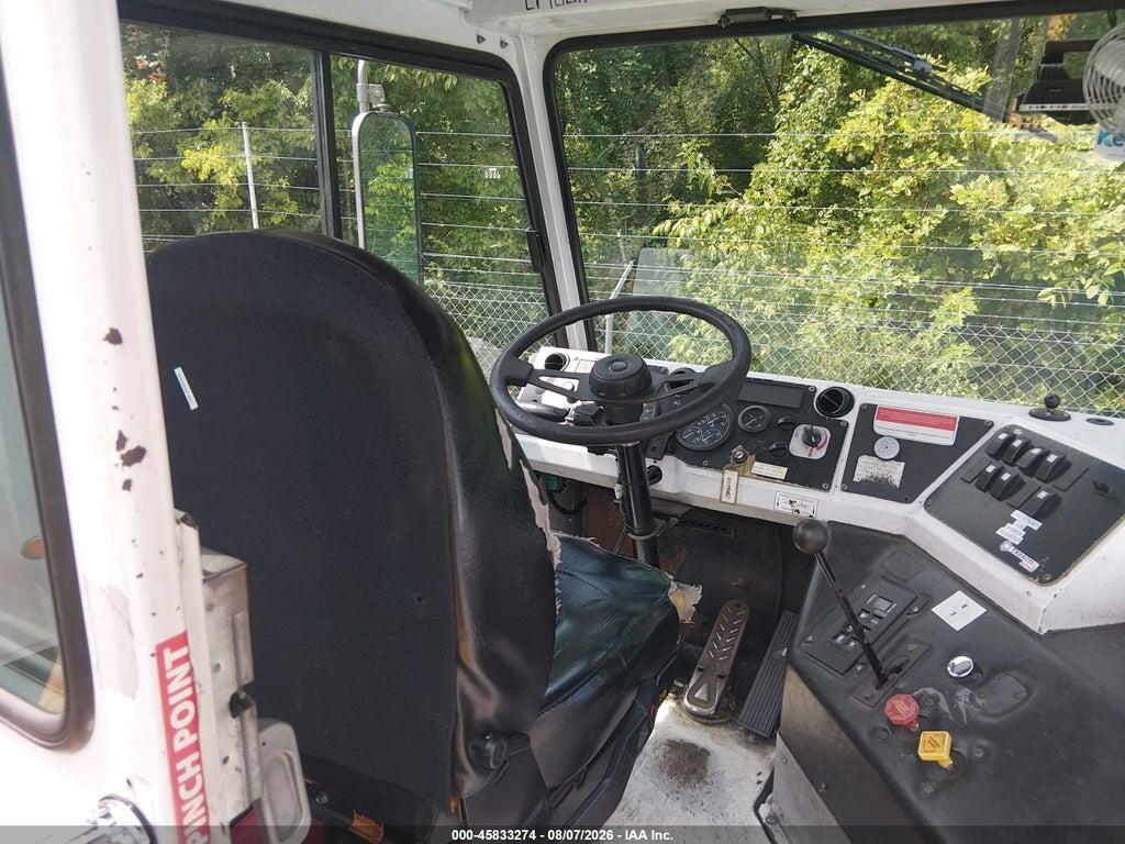 4LMSF2115GL030841 2016 CAPACITY OF TEXAS TJ6500T photo no. 6