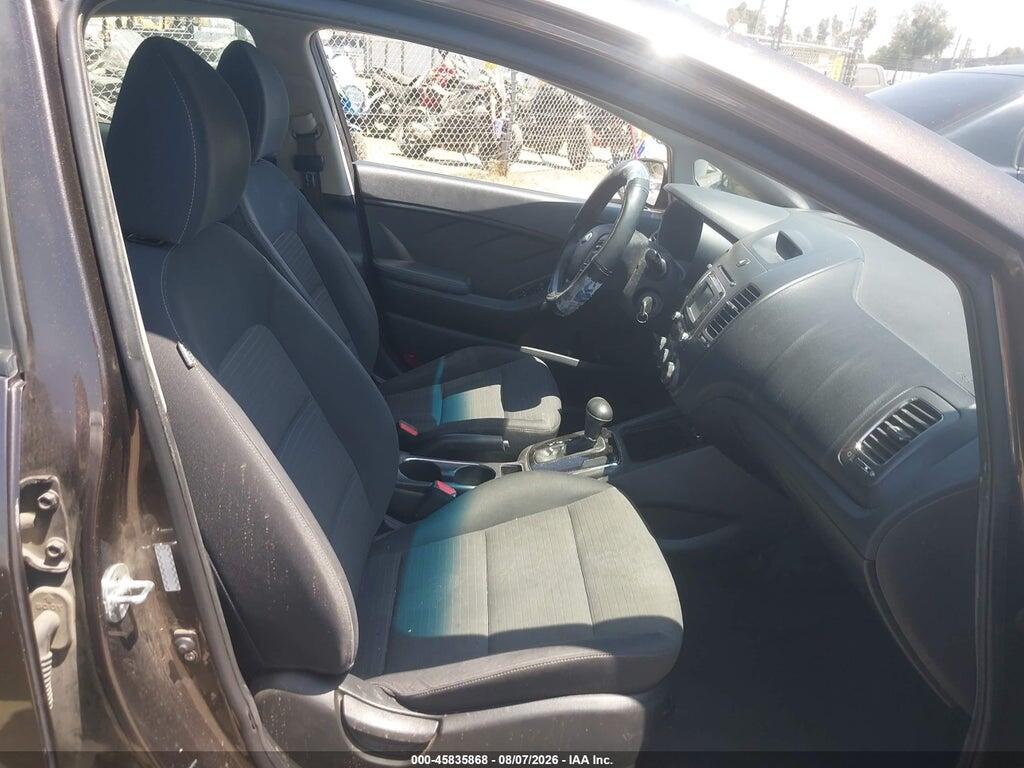 3KPFL4A75HE009008 2017 KIA FORTE photo no. 5