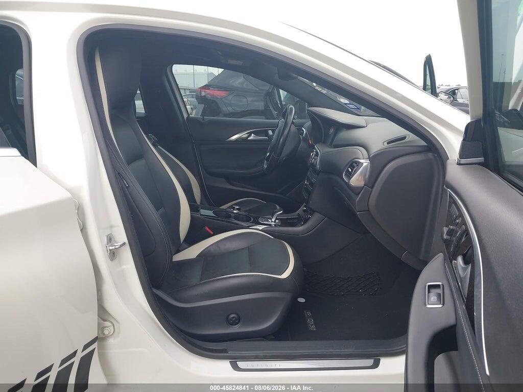 SJKCH5CP8HA031043 2017 INFINITI QX30 photo no. 5