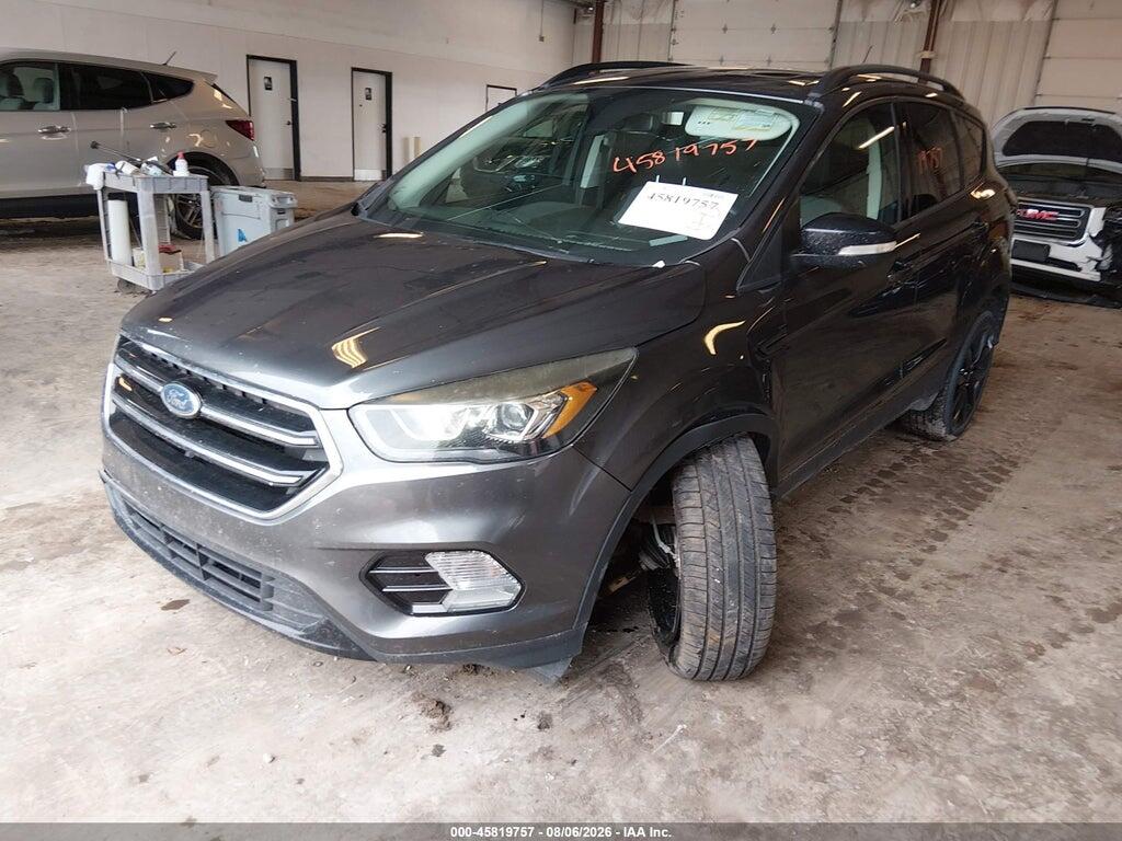 1FMCU9J95HUE70477 2017 FORD ESCAPE photo no. 2