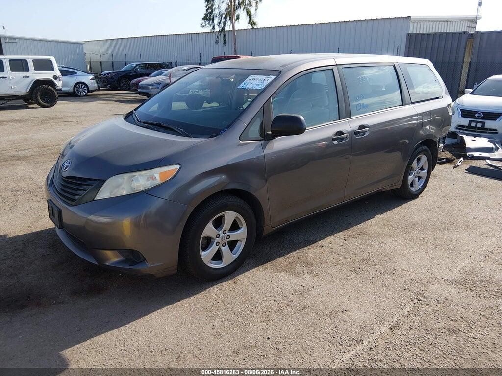 5TDZZ3DC6HS852980 2017 TOYOTA SIENNA photo no. 2