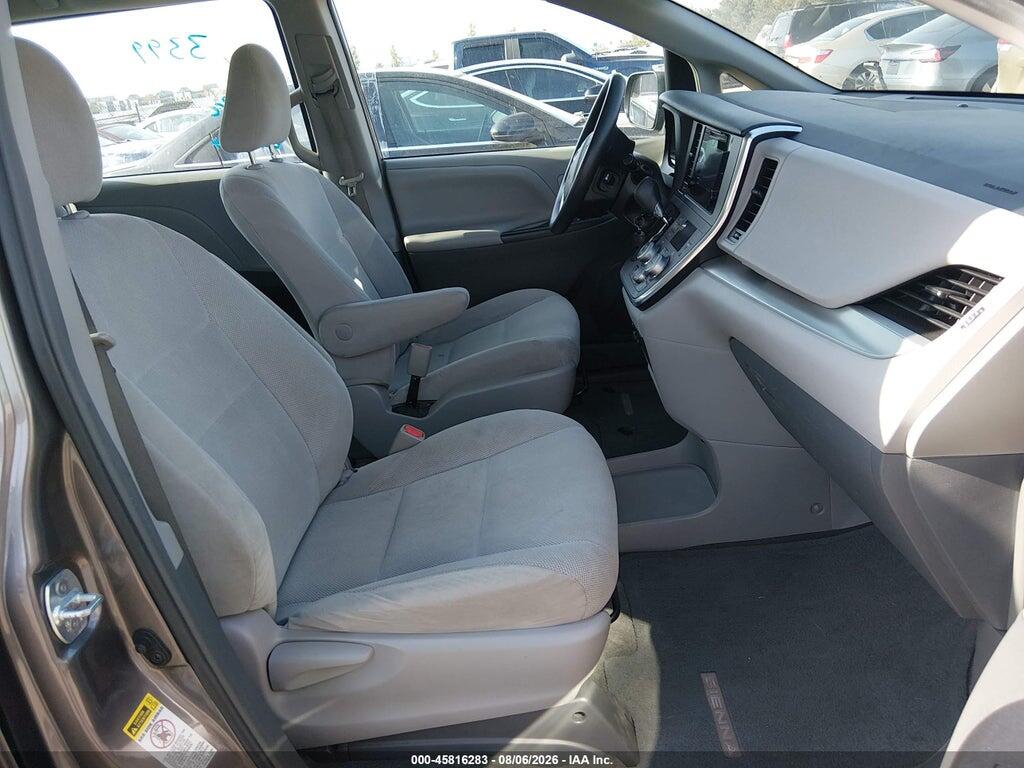5TDZZ3DC6HS852980 2017 TOYOTA SIENNA photo no. 5