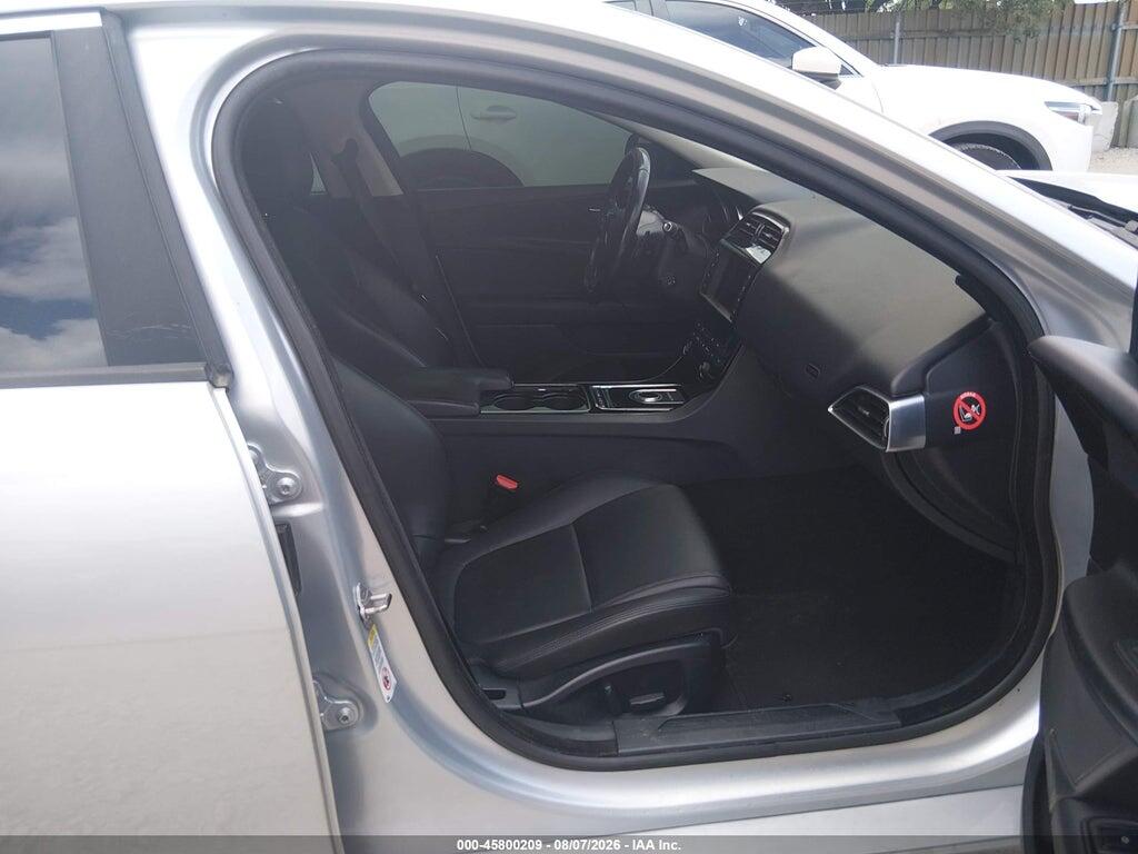 SAJAR4BG7HA960340 2017 JAGUAR XE photo no. 5