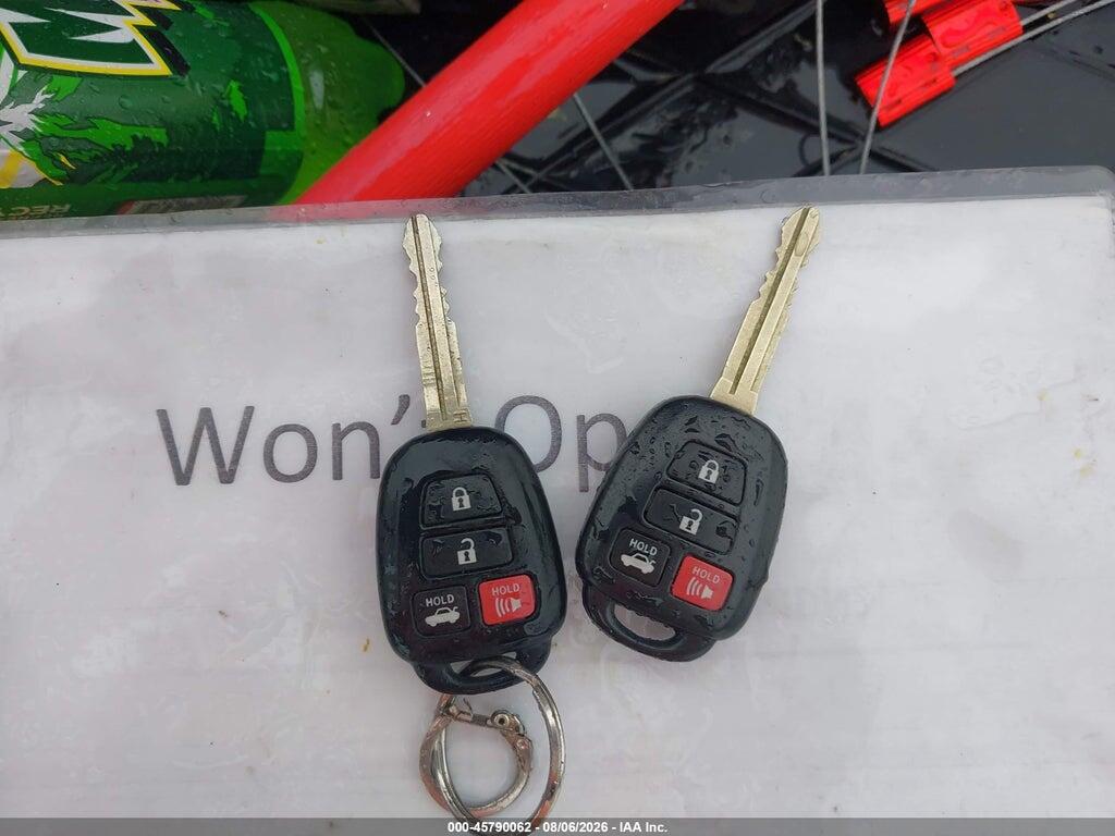 5YFBURHE2HP678302 2017 TOYOTA COROLLA photo no. 11