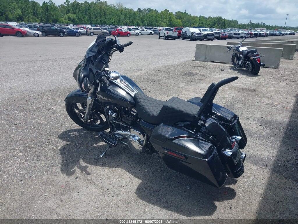 1HD1KBC18JB671984 2018 HARLEY-DAVIDSON FLHX photo no. 3