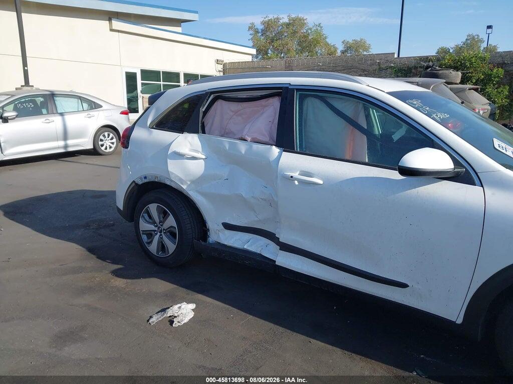 KNDCB3LC8J5210932 2018 KIA NIRO photo no. 6