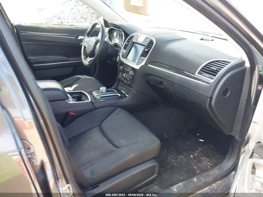 2C3CCAAG2JH294038 2018 CHRYSLER 300 photo no. 5