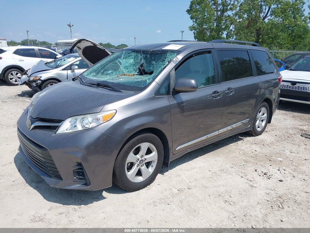 5TDKZ3DC3JS956754 2018 TOYOTA SIENNA photo no. 2