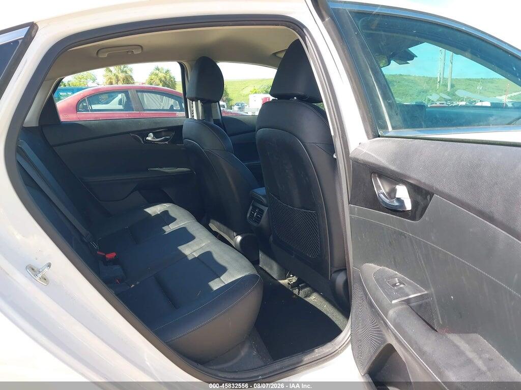 3KPF54AD7KE040672 2019 KIA FORTE photo no. 8