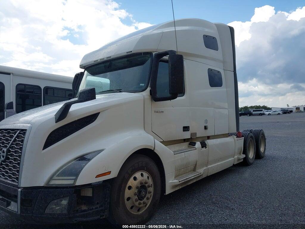 4V4NC9EH2LN247225 2020 VOLVO VNL photo no. 2