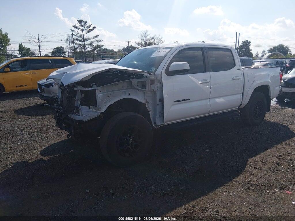 3TYCV5AN5NT069124 2022 TOYOTA TACOMA DOUBLE CAB SR/SR5 photo no. 2