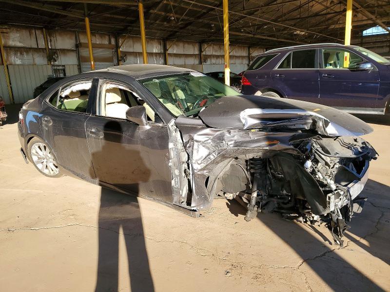 2016 LEXUS IS 200T — Фото 4 из 13