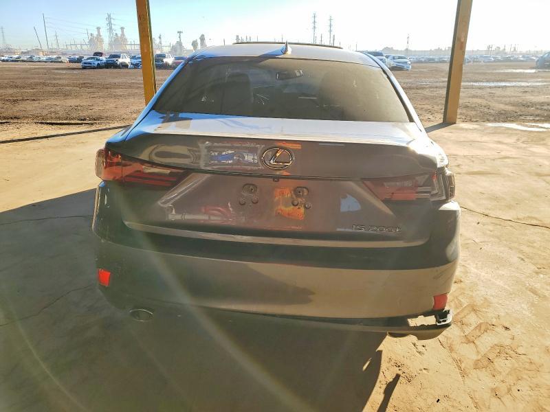 2016 LEXUS IS 200T — Фото 6 из 13