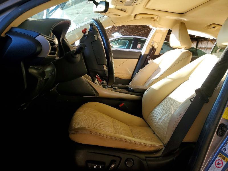 2016 LEXUS IS 200T — Фото 7 из 13