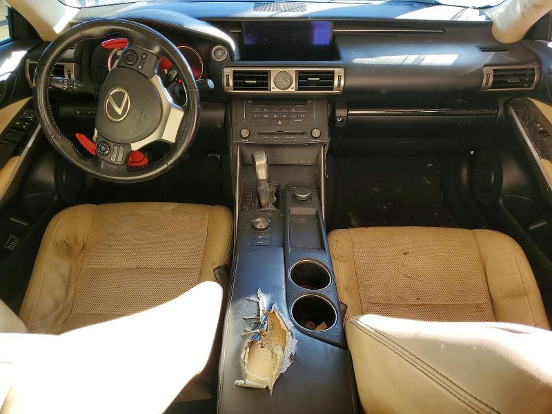 2016 LEXUS IS 200T — Фото 8 из 13